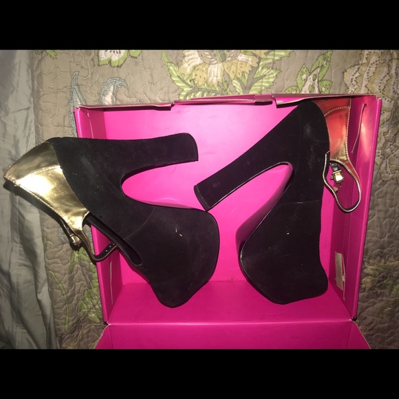 Black & Gold Mary Jane Platforms - Picture 5 of 6